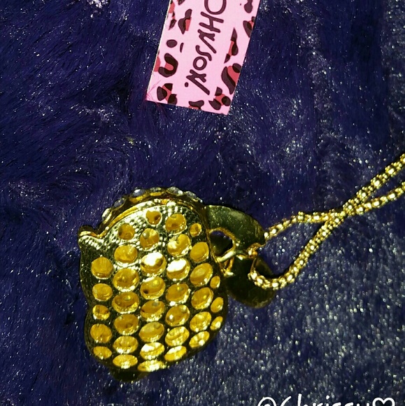 Betsey Johnson necklace - Picture 2 of 2
